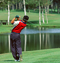 ゴルフ選手も腰や手首をテーピングで補強